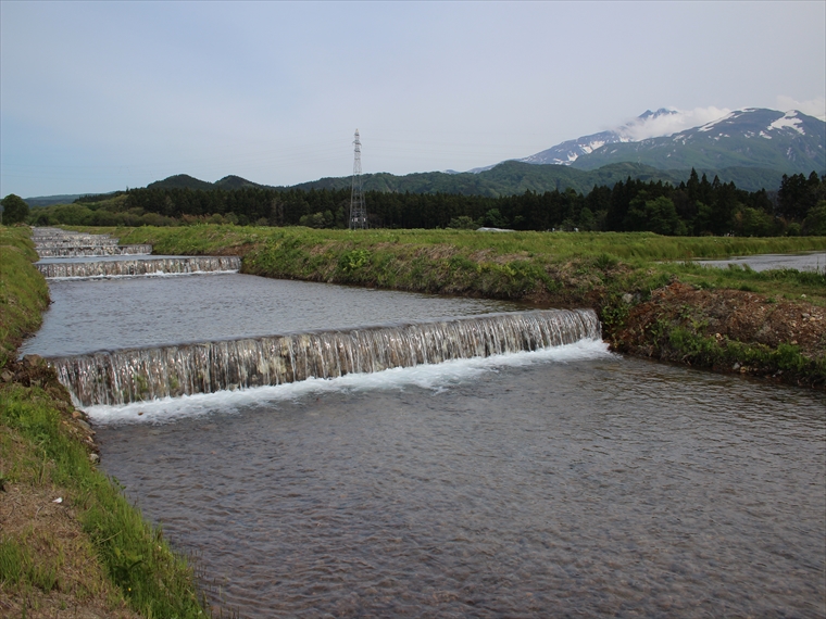 日本で最初の温水路として作られた上郷の温水路群
