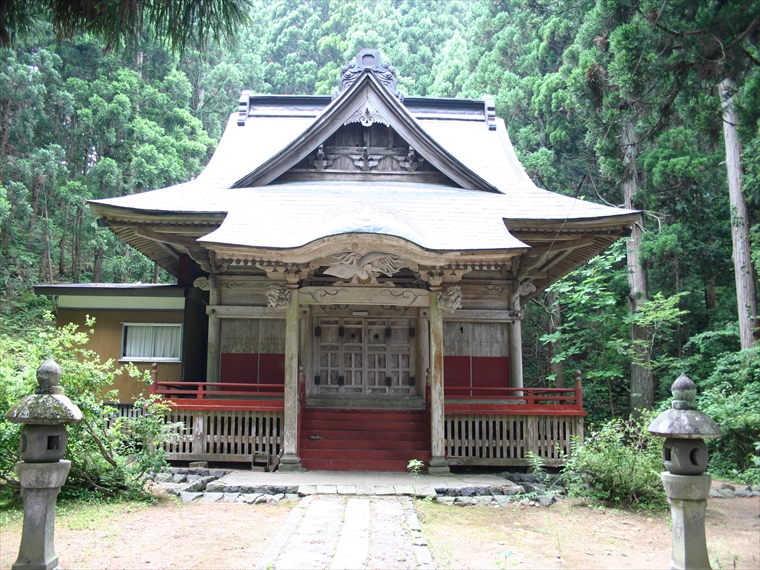 秋田杉に囲まれた歴史ある森子大物忌神社（秋田県）