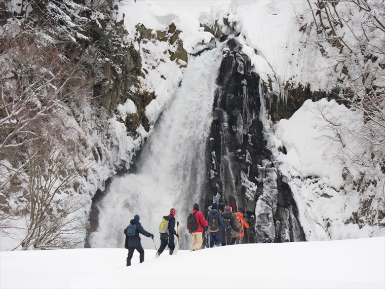 真冬の法体の滝を撮影