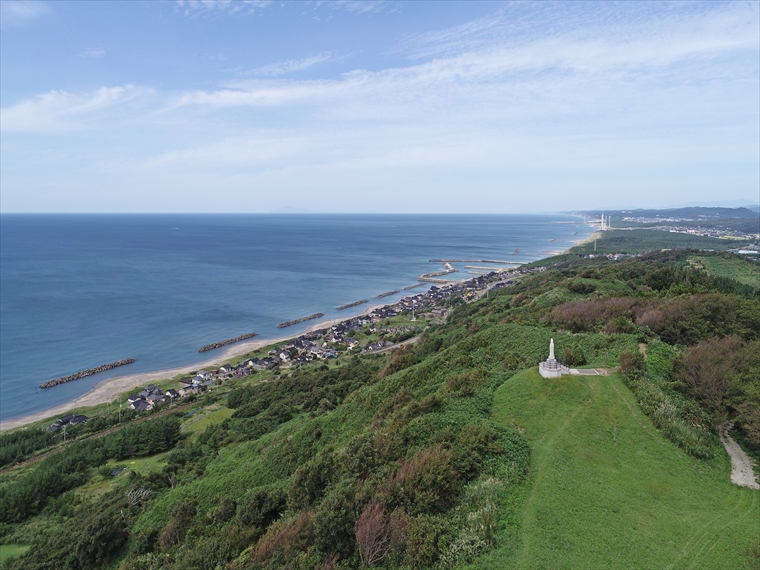 ソメイヨシノが約3000本植えられており桜の名所としても有名な浜館公園（秋田県）