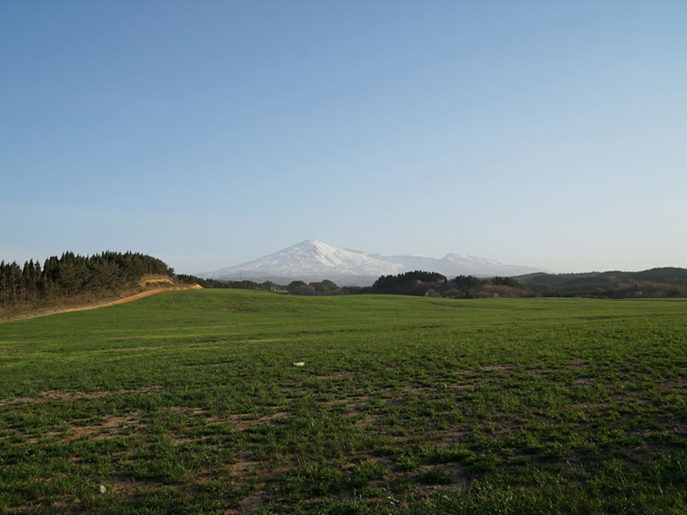 雄大な鳥海山を望む鳥海高原