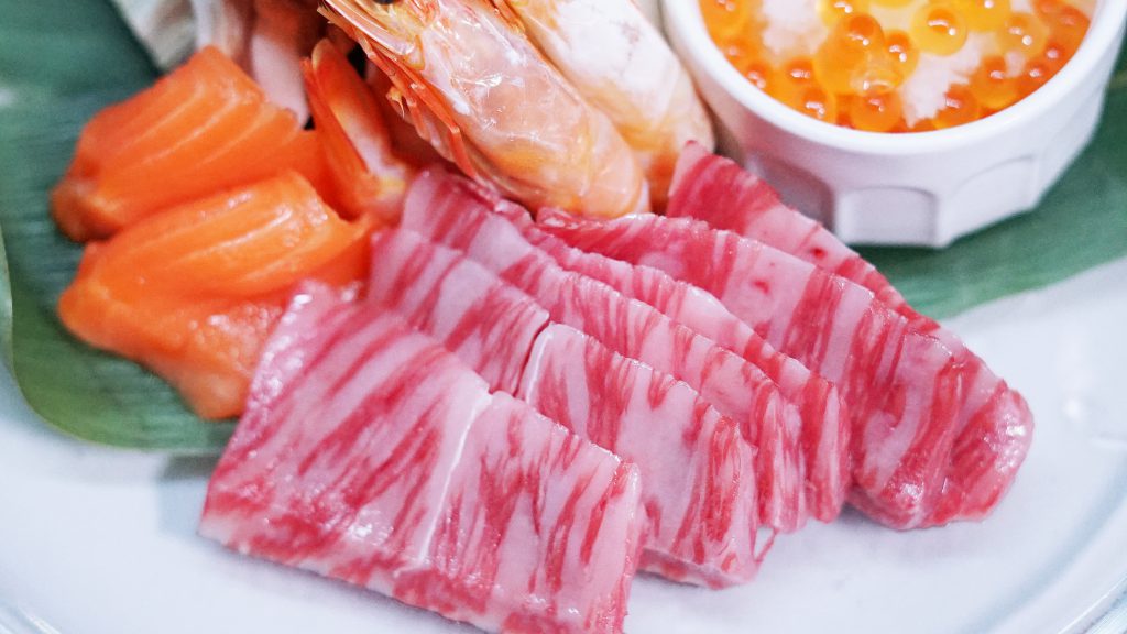 にかほまるごと鳥海石焼きの新鮮な食材イメージ