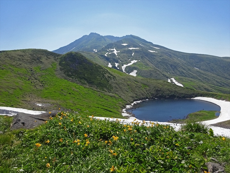 湖面の海抜は約１６００ｍの鳥海湖【山形県】