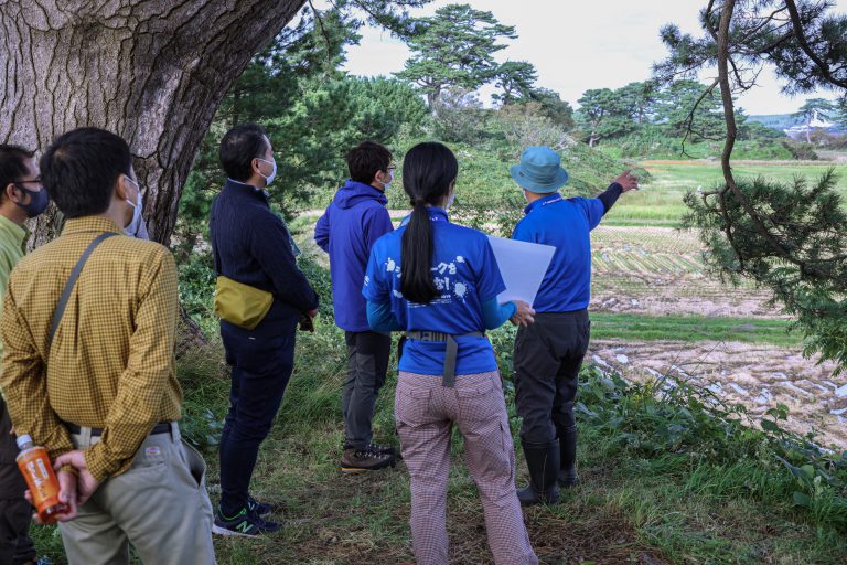九十九島について解説を様子