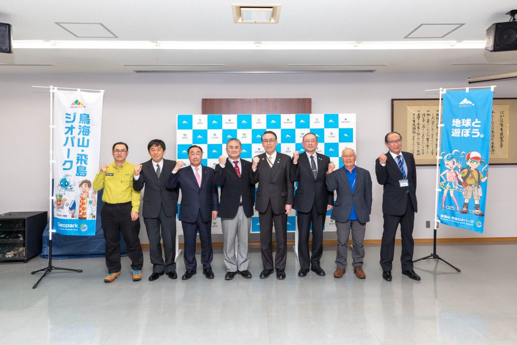 日本ジオパーク委員会（JGC）の再認定を受けた関係者