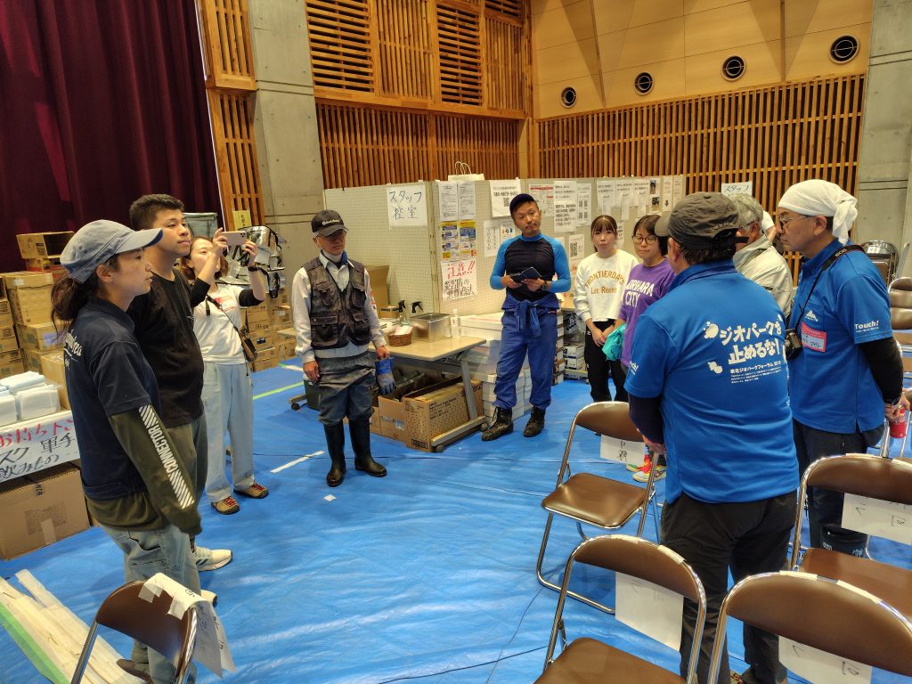 作業終了後、栗駒山麓ジオパークの皆さんと情報交換