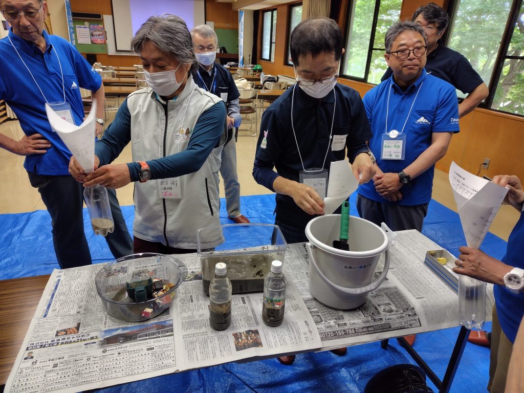 液状化実験をしている様子