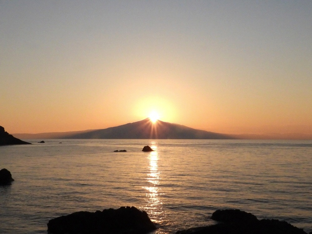 飛島から見た“ダイヤモンド鳥海”